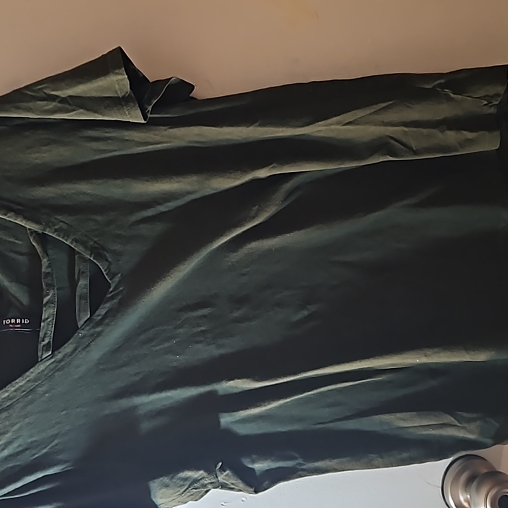 Torrid dark green short sleeve shirt - Picture 3 of 6